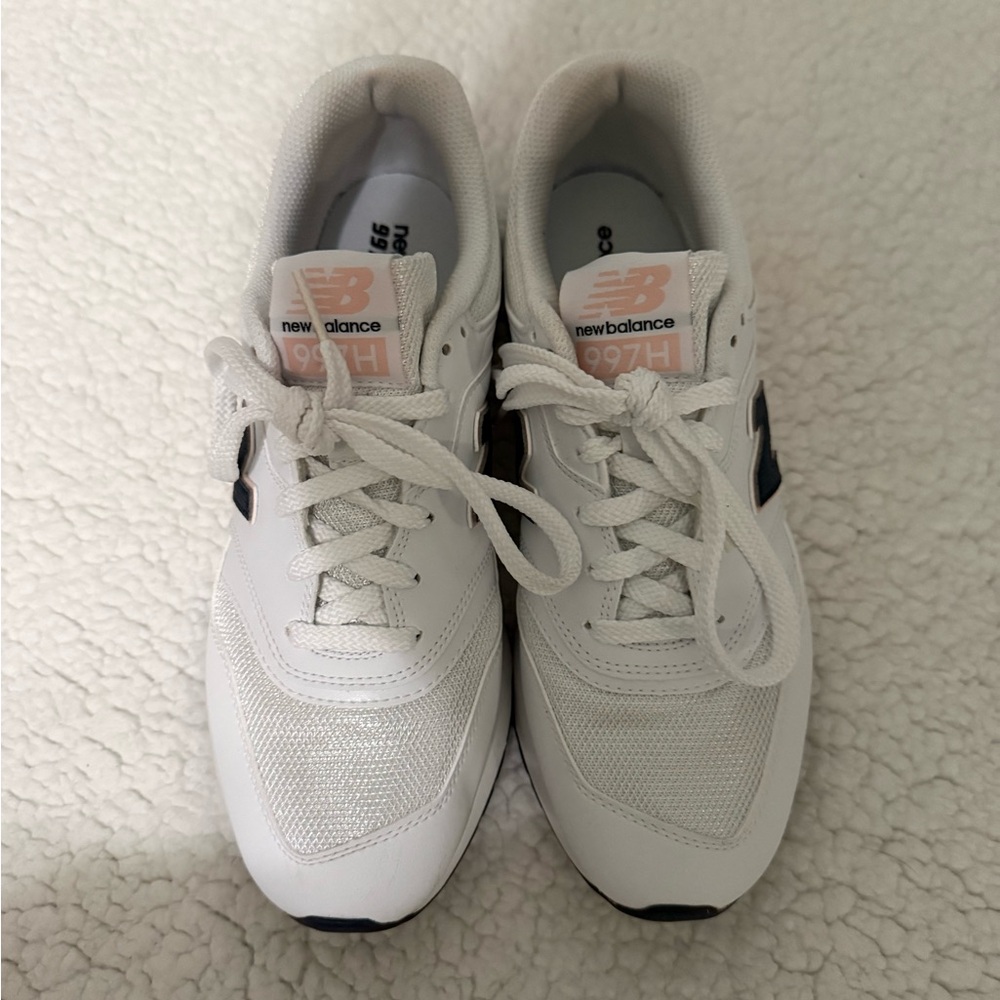 New Balance Women's White Sneakers with Pink Logo Accent